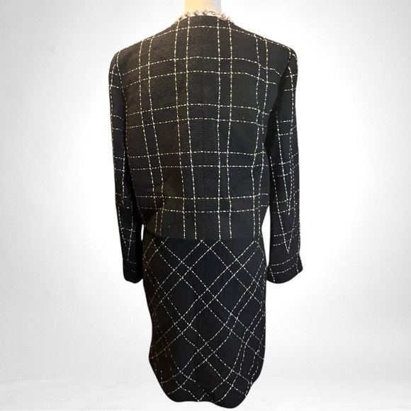 Vince Camuto
Women's Button Front Tweed Jacket Medium & Tweed Short Skirt Sz 6 - Picture 8 of 9